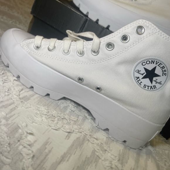 Converse Women's Chuck Taylor All Star Lugged High Top white sneakers Size 9.5 - Picture 2 of 8